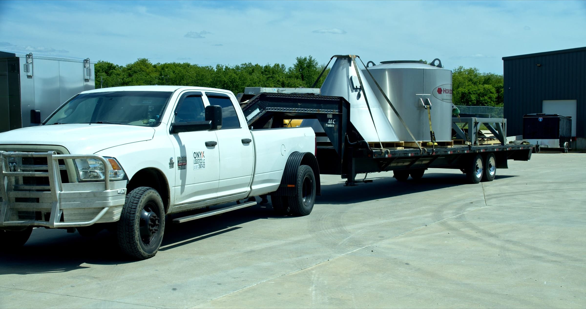 Onyx hotshot rig headed out with a load